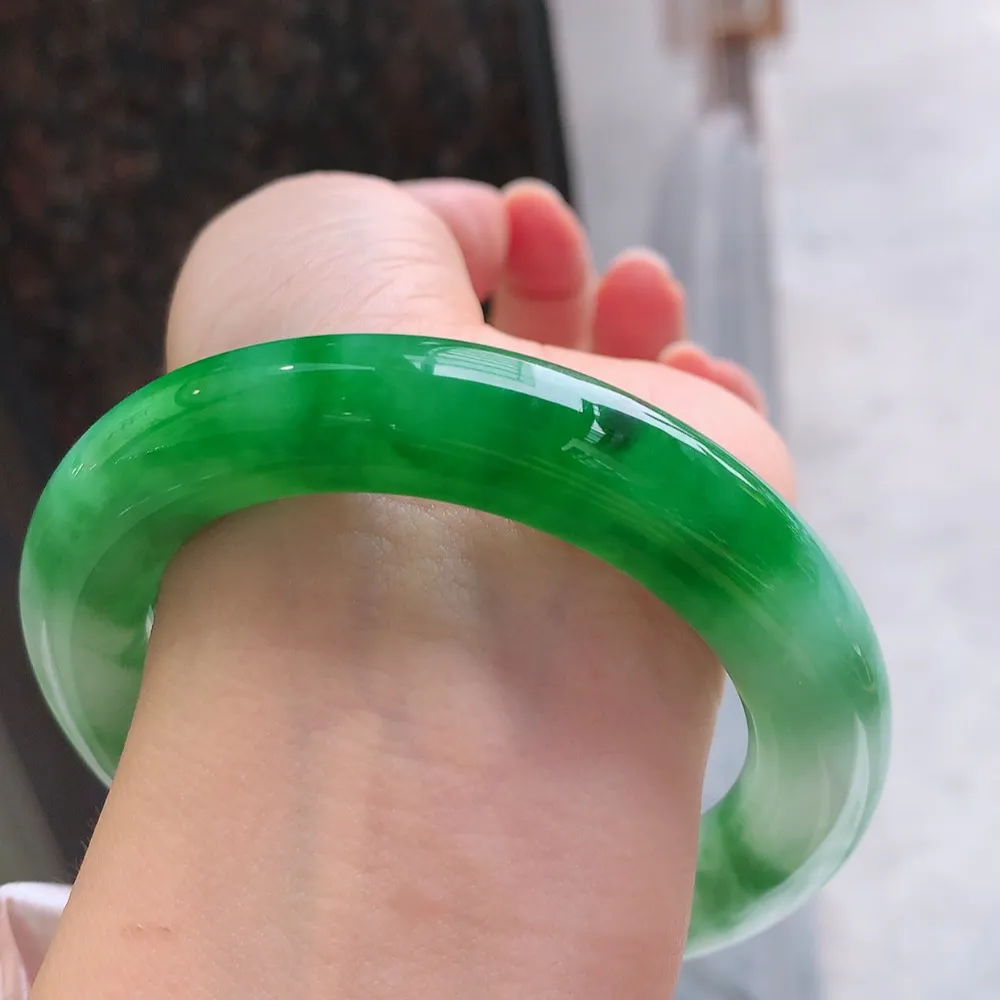 圆条一大节辣绿 无瑕 尺寸:57.4/12.1 色辣