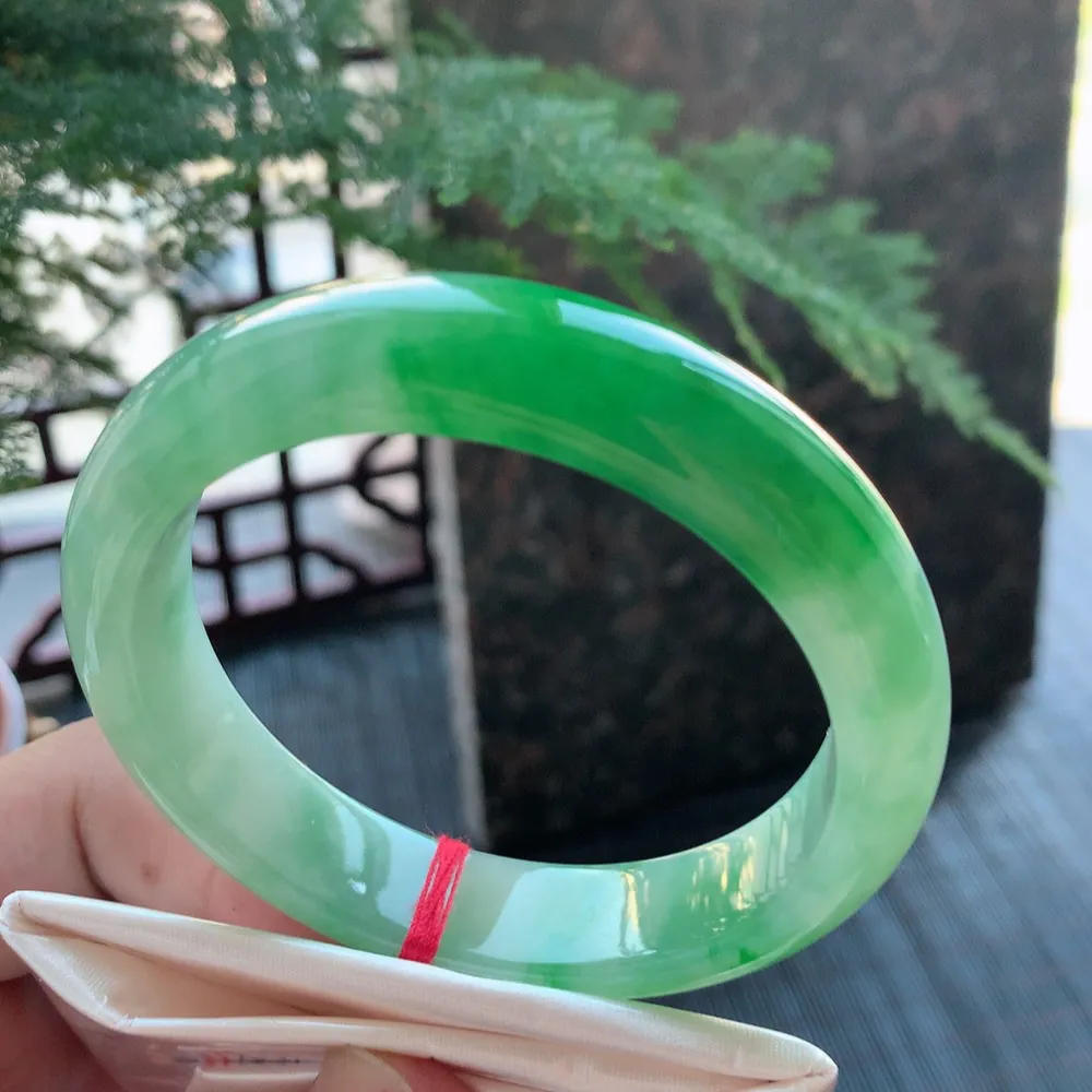 正圈一大节阳绿 无瑕 尺寸:57.1/12.8/8.3色好