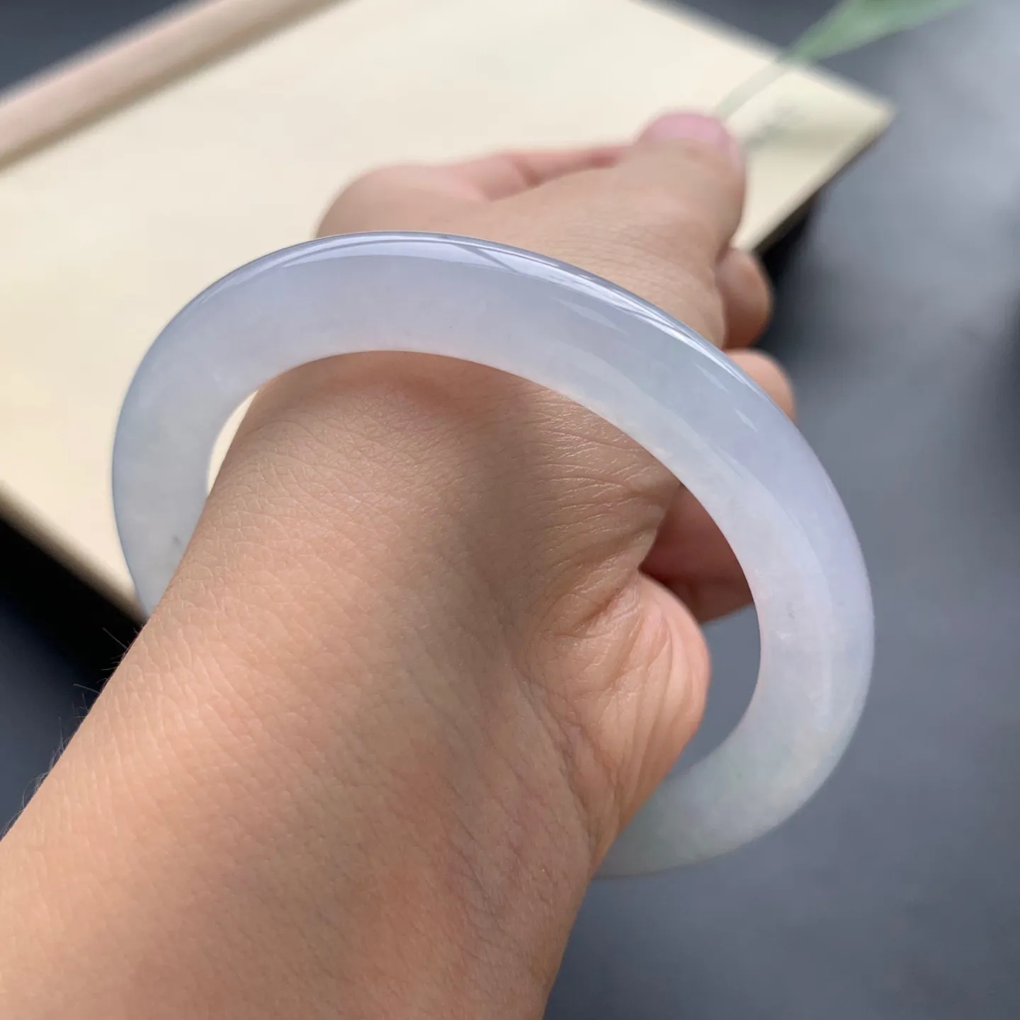 54圈口冰种圆条手镯 尺寸：54-9-8.8，无纹裂，水润饱满，胶感十足