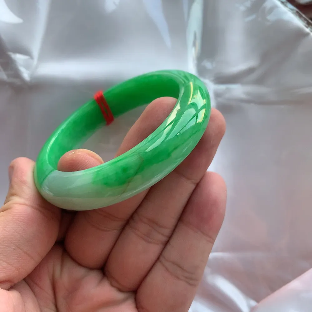 正圈一大圈阳绿 有条水印线 尺寸:50.4/11.8/8.3 色阳