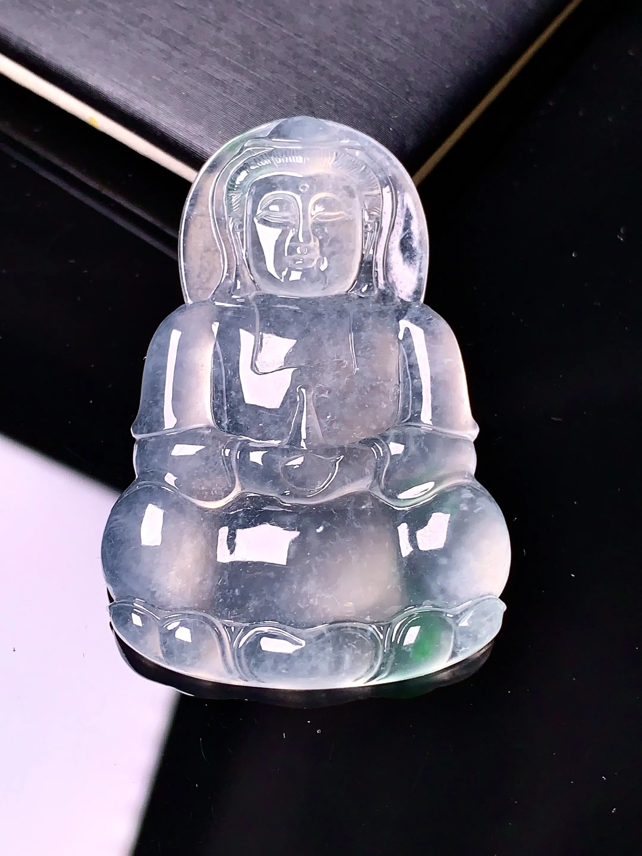 冰种观音菩萨吊坠 玉质细腻 色泽清新艳丽 整体尺寸45.2*30.5*5.2