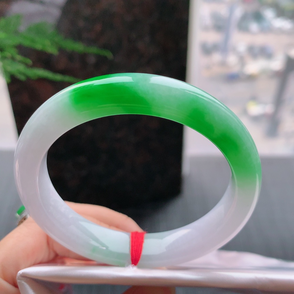 正圈一大节阳绿 无瑕 尺寸:54.2/11.7/8.4 色阳