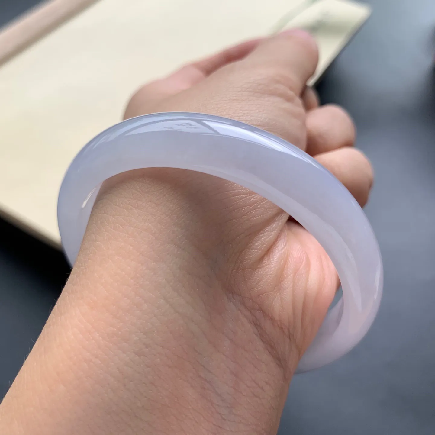 54.8圈口冰正圈手镯 尺寸：54.8-11.5-6.6，无纹裂，细腻起胶，白净光滑