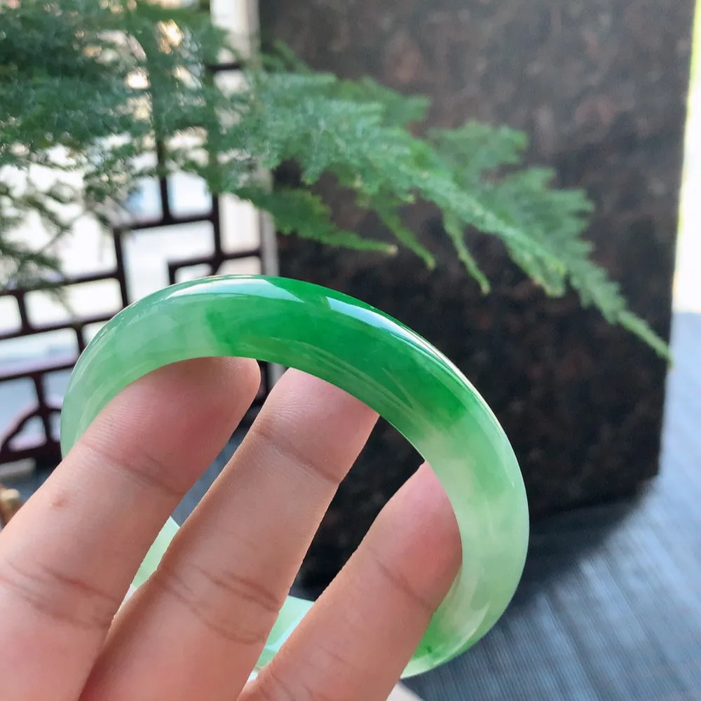正圈一大节阳绿 无瑕 尺寸:57.1/12.8/8.3色好