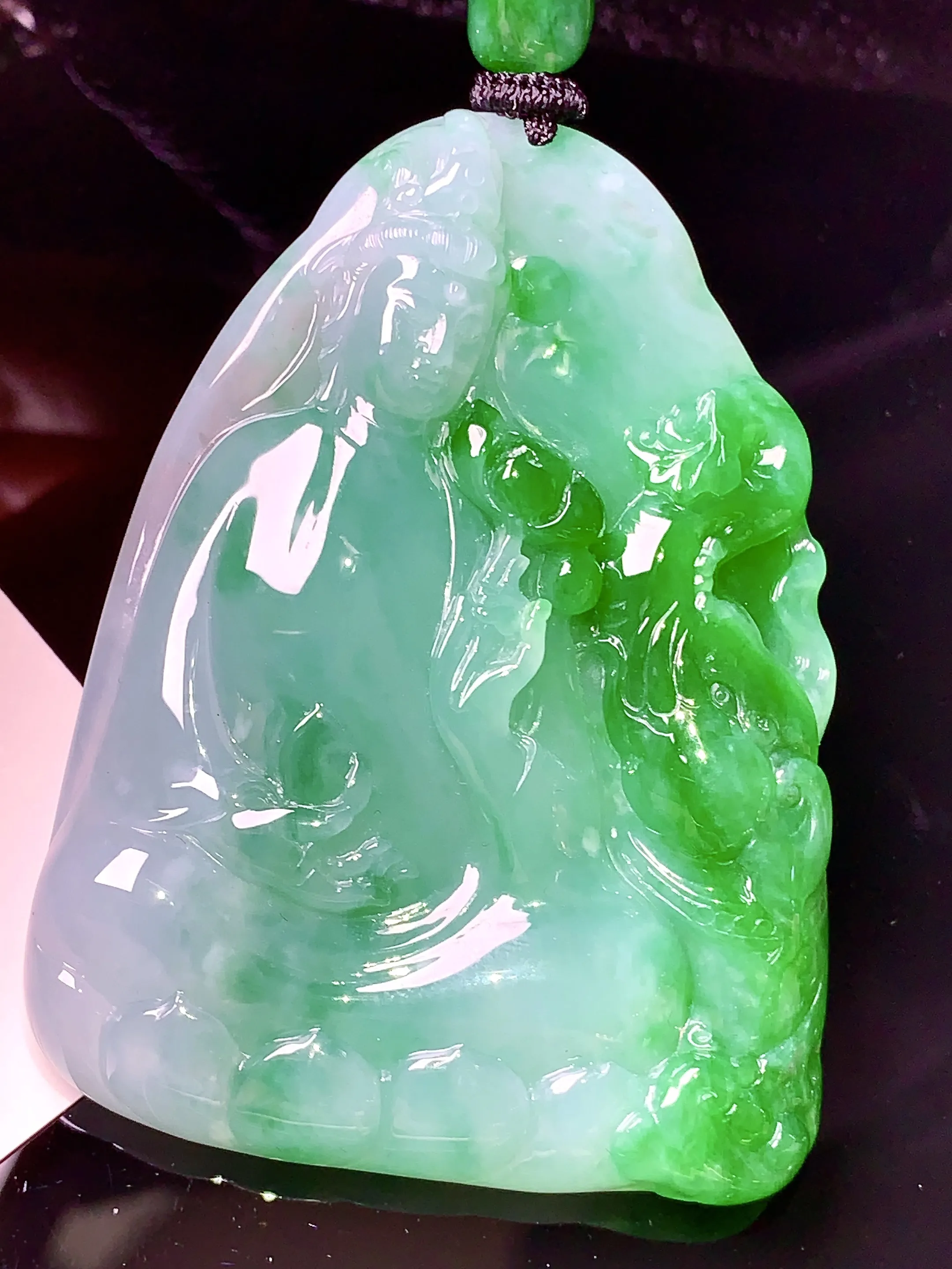 飘绿观音吊坠 玉质细腻 色泽清新艳丽 整体尺寸61*45.8*7.6