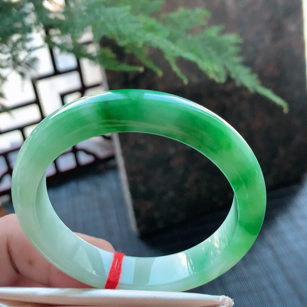 正圈冰糯翠绿 无瑕 尺寸:55.5/12.2/7.7 色好