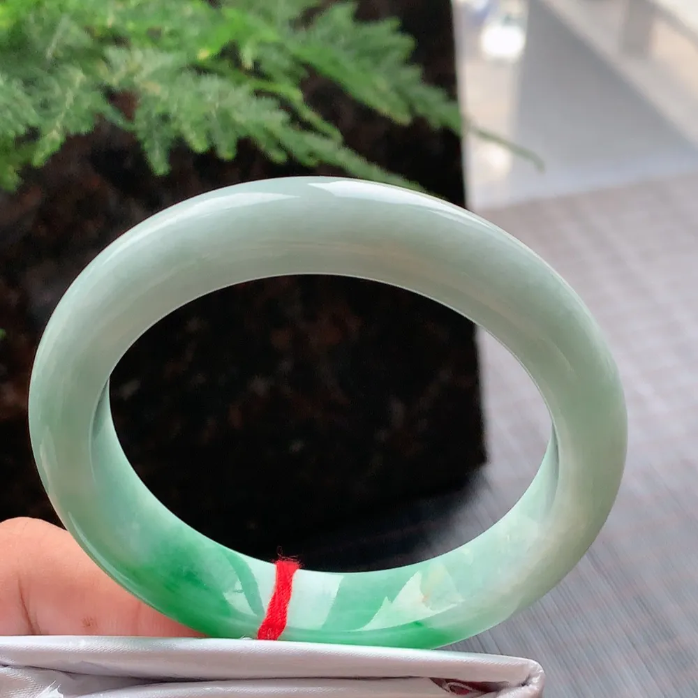 正圈冰糯阳绿 微纹 尺寸:57.1/12.1/8.7 色好