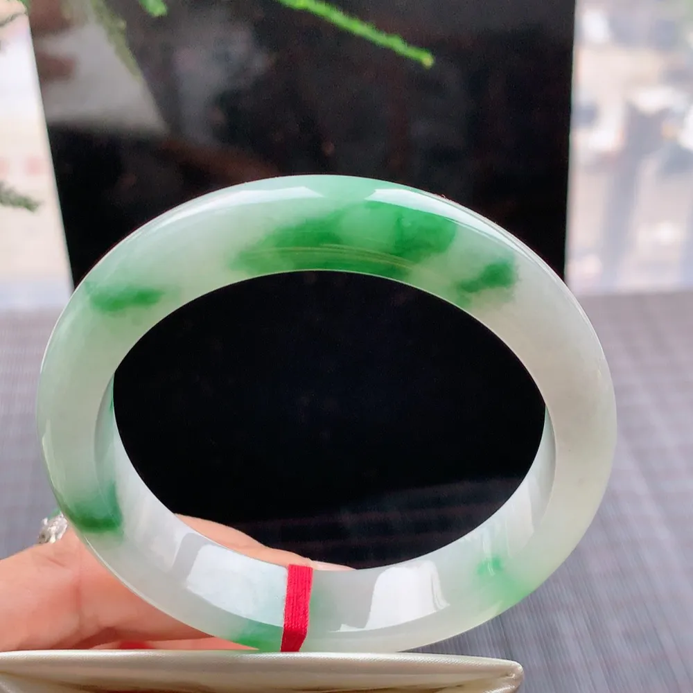 正圈冰绿花 无瑕 尺寸:56.5/13.2/8.4 花美