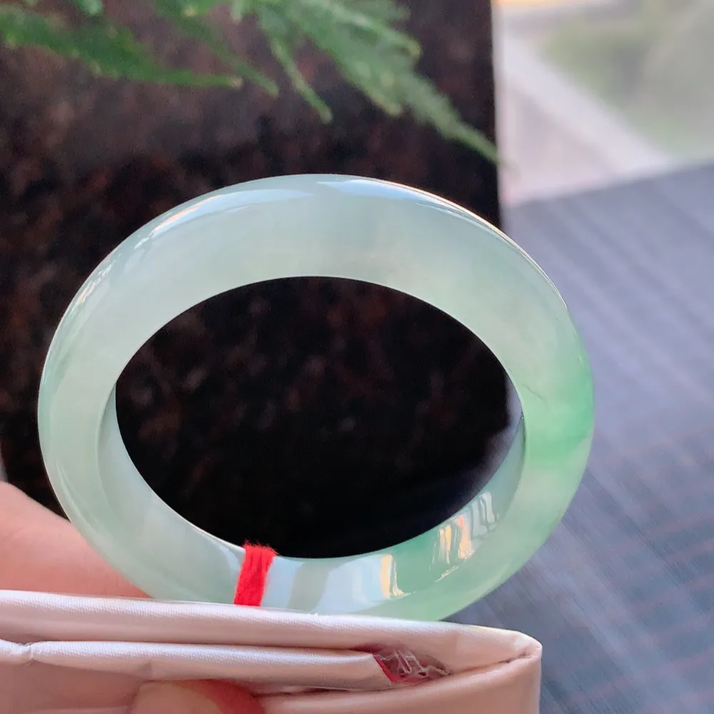 贵妃高冰阳绿 微皮纹 尺寸:56.1/48.1/11.5/8.2 种色兼备