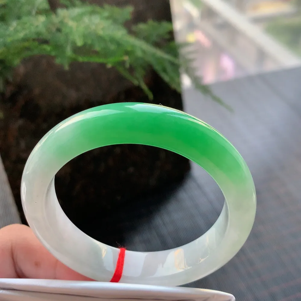 正圈一大节阳绿 无瑕 尺寸:54.8/13.1/8.8 色阳