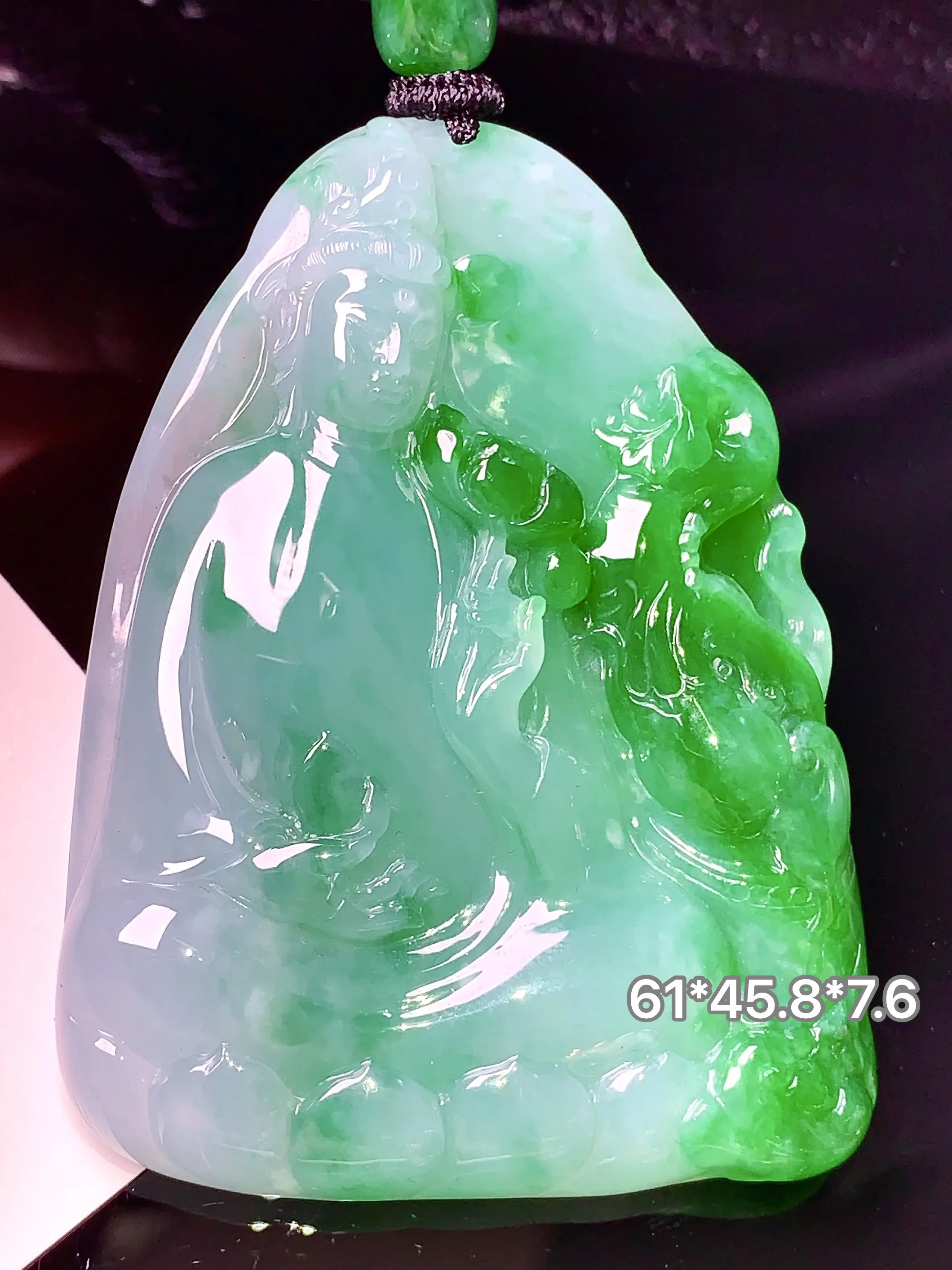 飘绿观音吊坠 玉质细腻 色泽清新艳丽 整体尺寸61*45.8*7.6