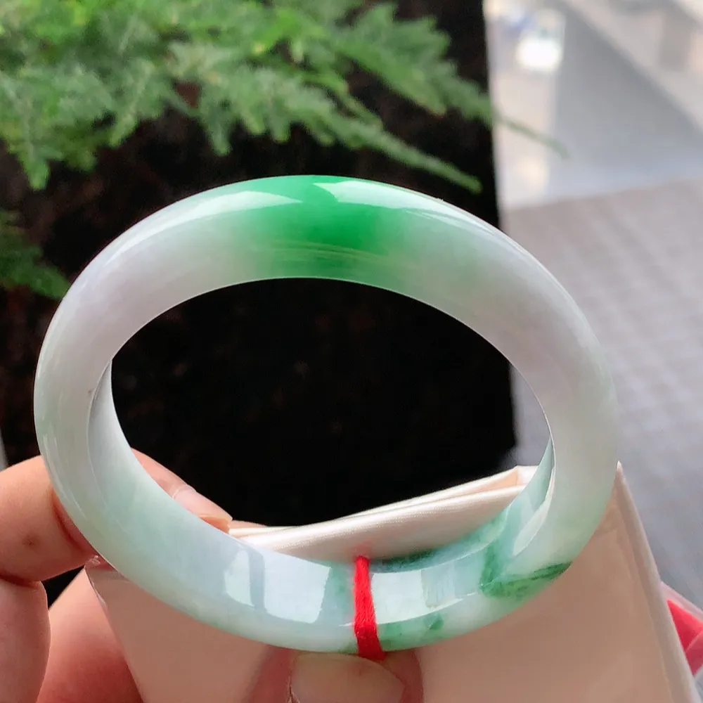 正圈冰糯阳绿 无瑕 尺寸:54.4/12.2/7.4 色好🥰🥰