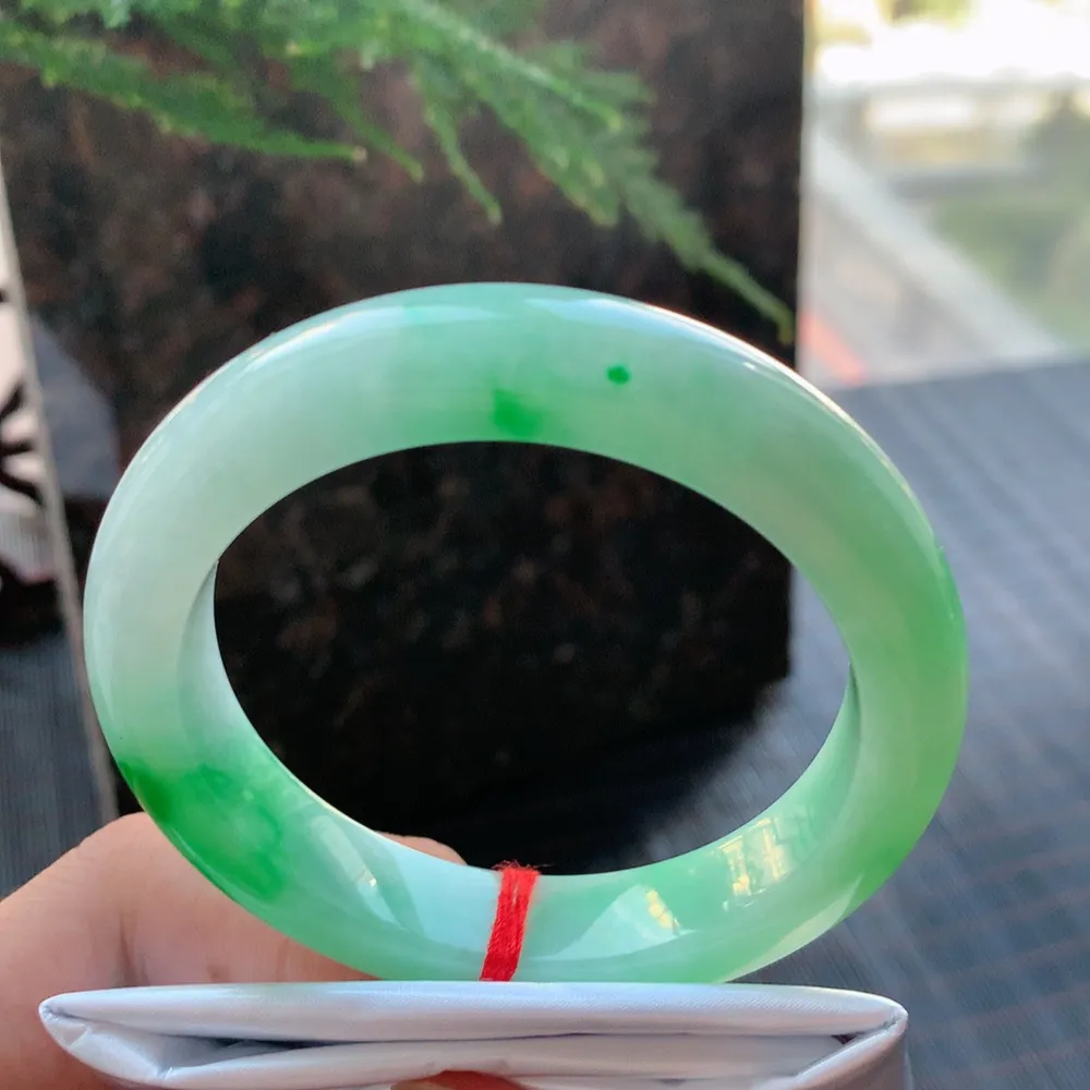 正圈白底青阳绿 无瑕 尺寸:55.4/12.5/8.6  色阳