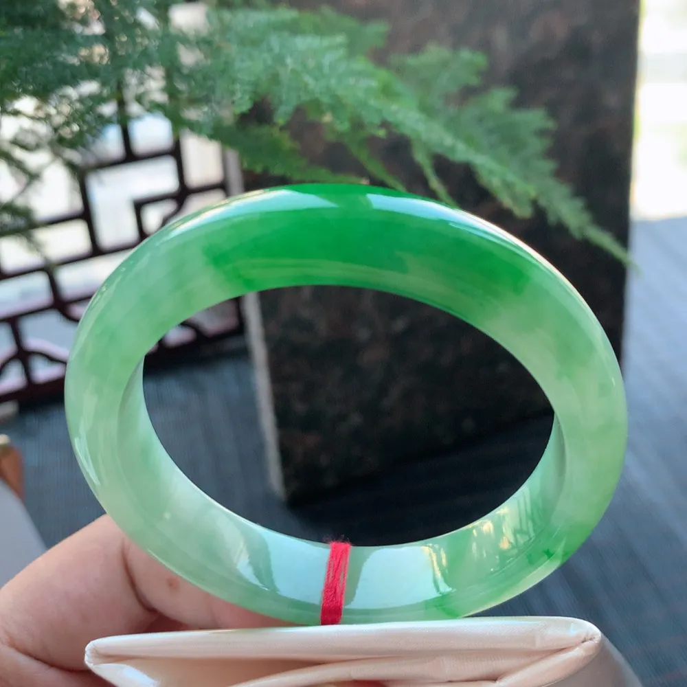 正圈一大节阳绿 无瑕 尺寸:57.1/12.8/8.3色好