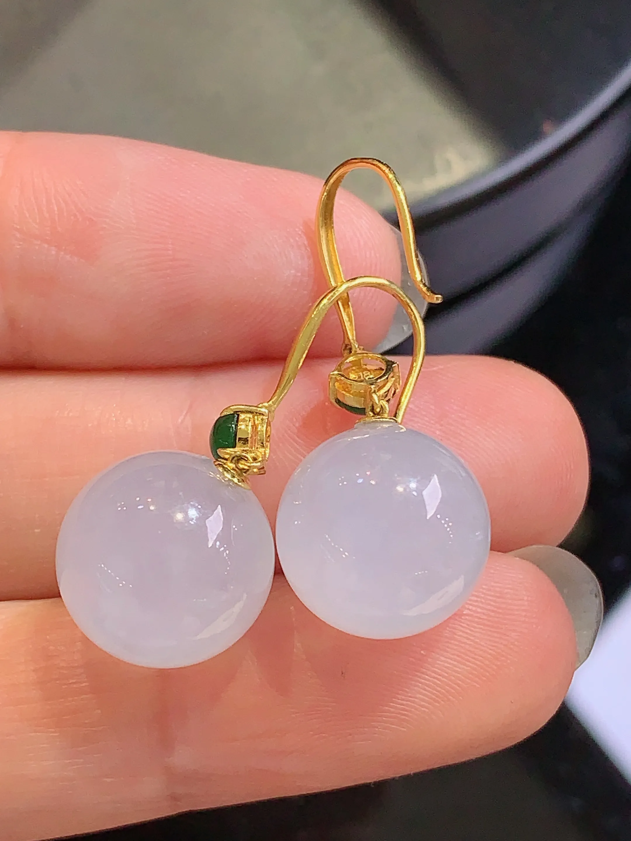 18k金镶嵌冰种圆珠耳坠 玉质细腻 色泽清新艳丽 整体尺寸29.6*12