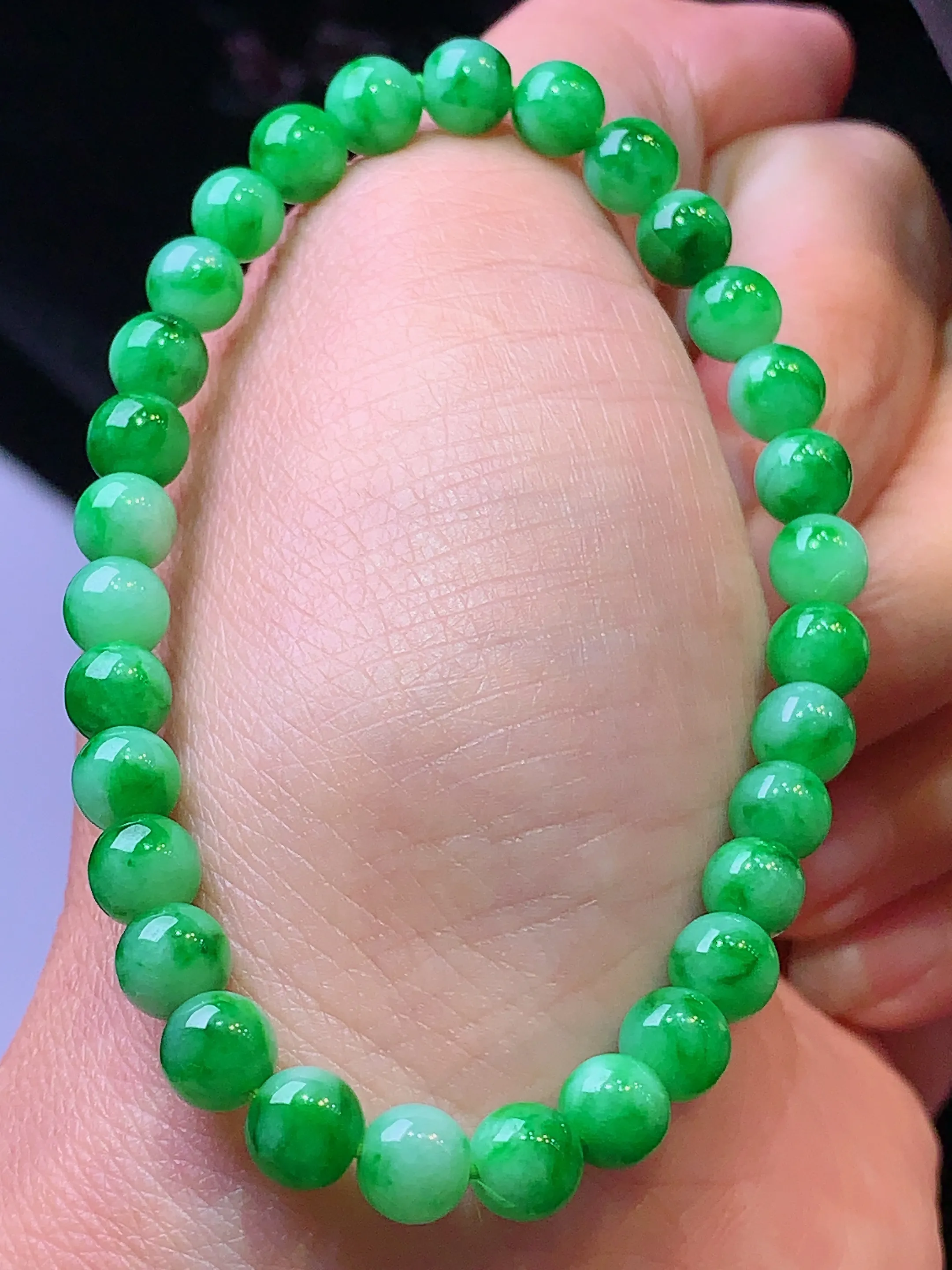 翠绿圆珠手链 玉质细腻 色泽清新艳丽 整体尺寸5.6