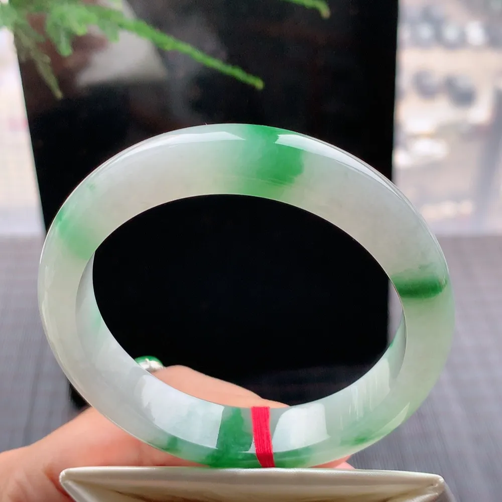 正圈冰绿花 无瑕 尺寸:56.5/13.2/8.4 花美