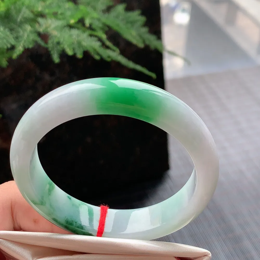 正圈冰糯阳绿 无瑕 尺寸:54.4/12.2/7.4 色好🥰🥰