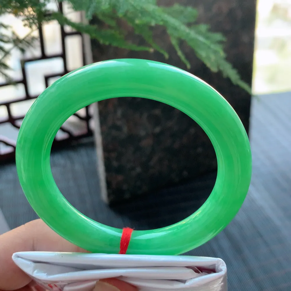 圆条满绿 无瑕 尺寸:56.1/10.9/10.6 满色