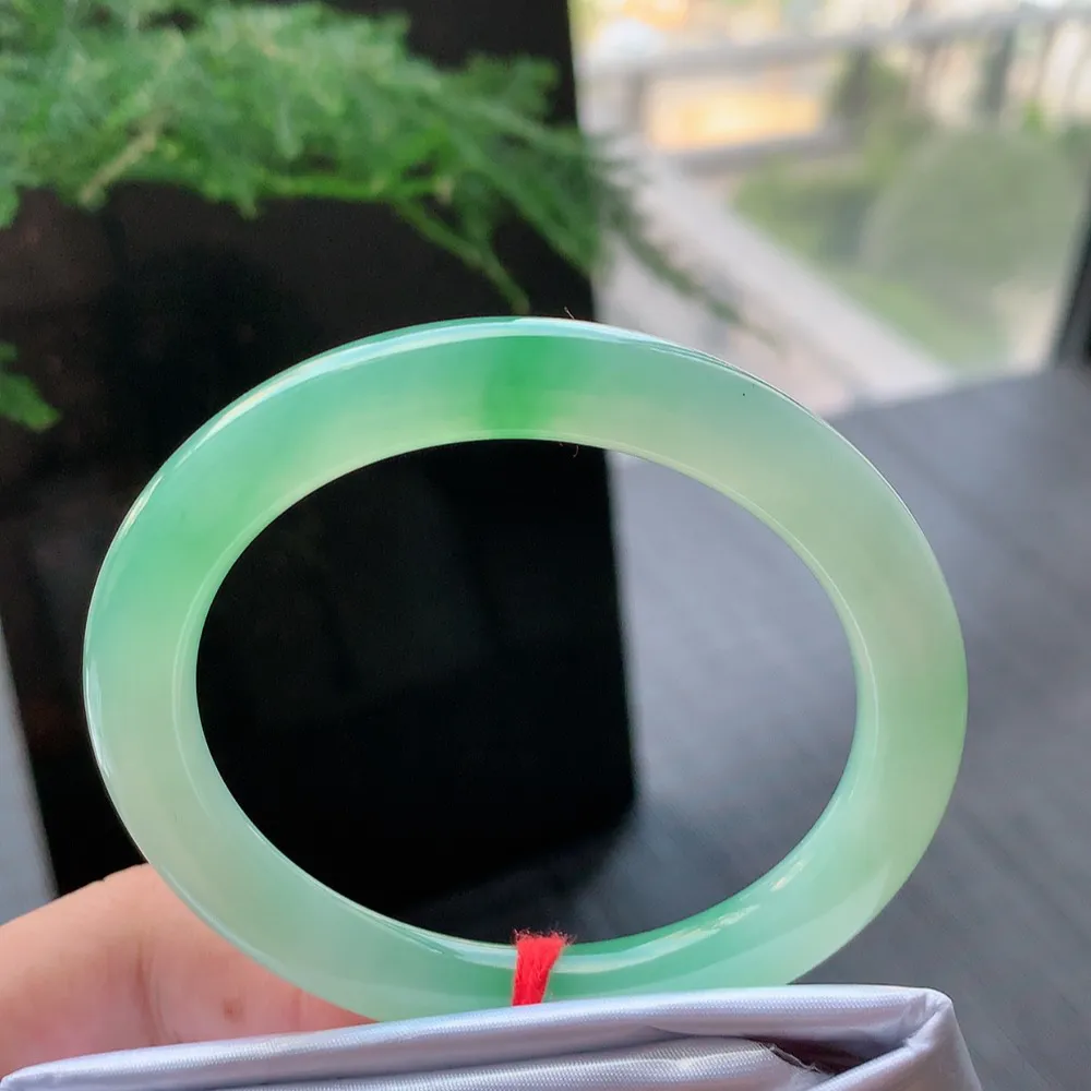 圆条高冰阳绿 无瑕 尺寸:54.1/8.2/8.6 种色俱佳🥰🥰