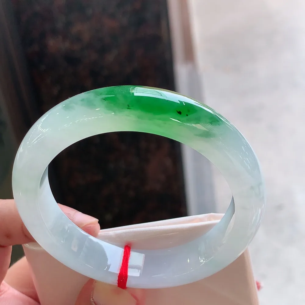 正圈冰阳绿 无瑕 尺寸:56.7/13.1/9 种色俱佳