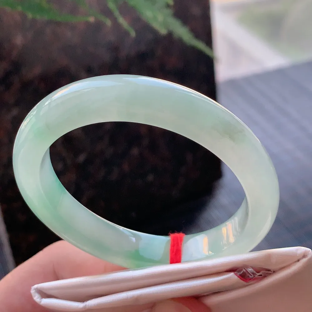 贵妃高冰阳绿 微皮纹 尺寸:56.1/48.1/11.5/8.2 种色兼备