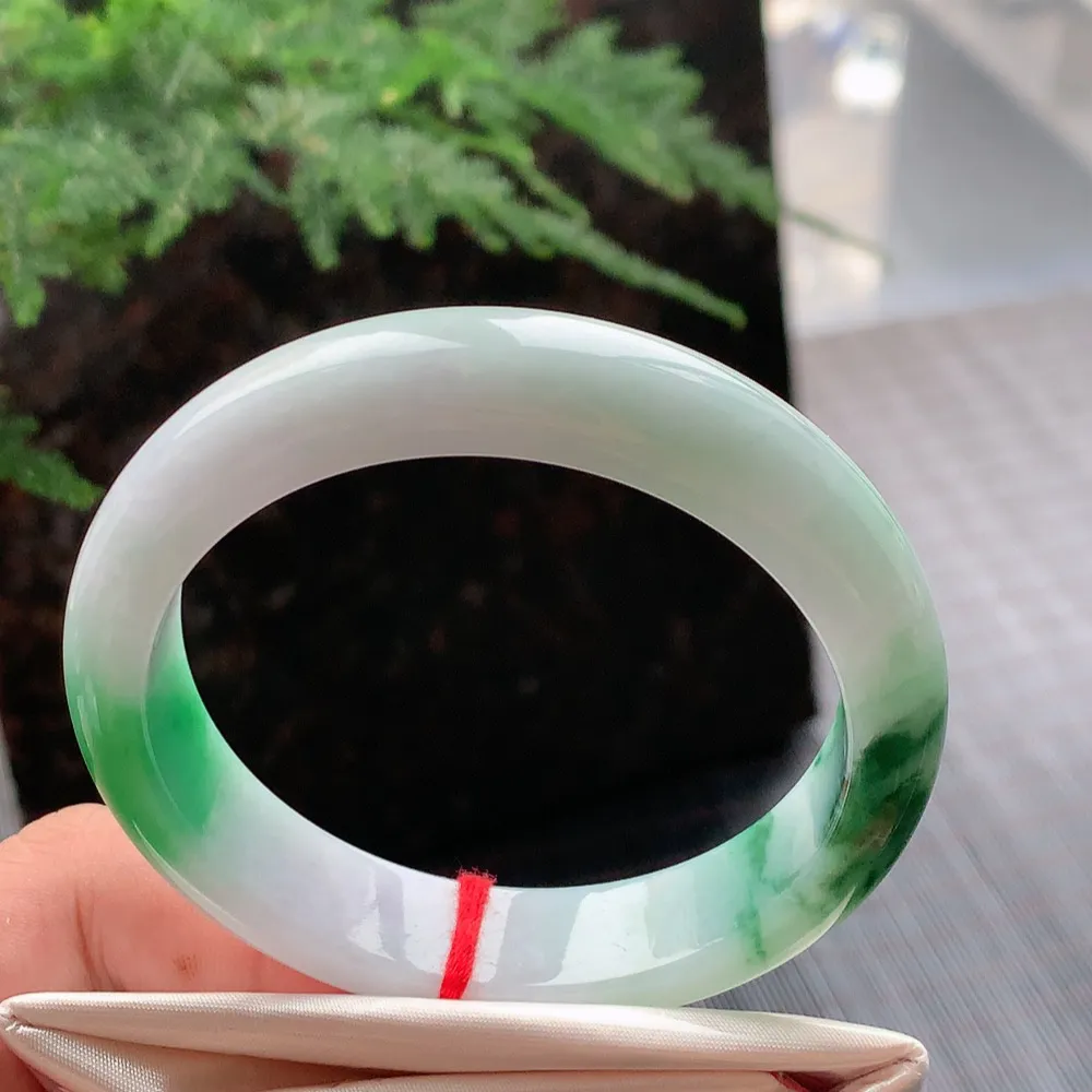 正圈冰糯阳绿 无瑕 尺寸:54.4/12.2/7.4 色好🥰🥰