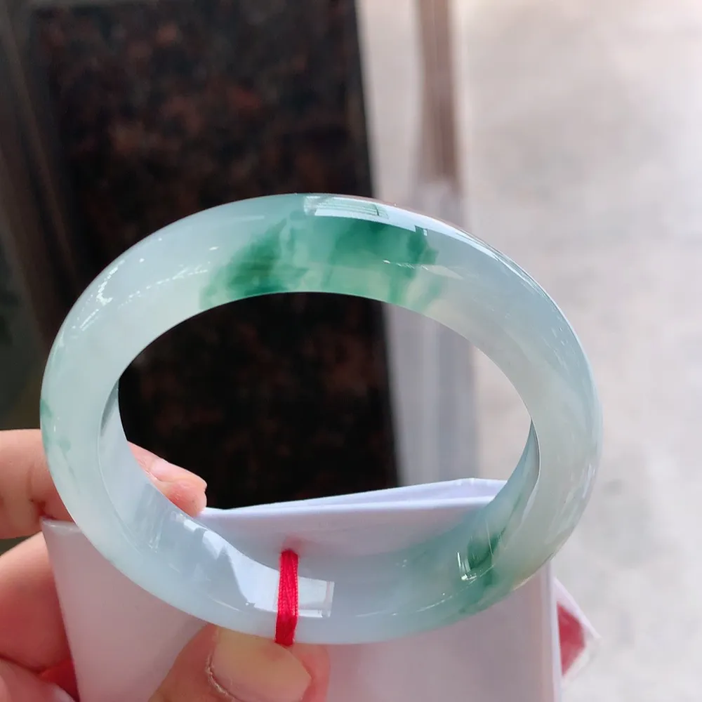 正圈冰飘花 无瑕 尺寸:55.7/12.3/8.5 花美