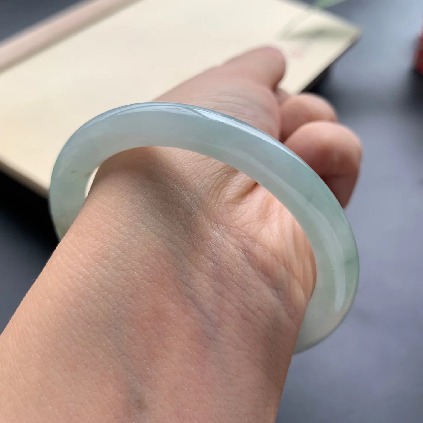 51.3圈口细糯圆条手镯 尺寸：51.3-7.3-7.8，无纹裂，细腻光滑，条形饱满