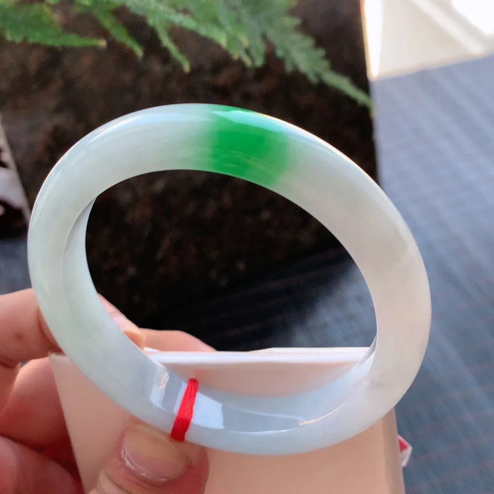 正圈冰糯阳绿 微棉纹 尺寸:61.1/12.1/8.8 大圈口