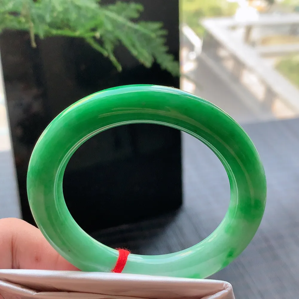 圆条一大节阳绿 无瑕 尺寸:51.7/11.1/10.7 色好