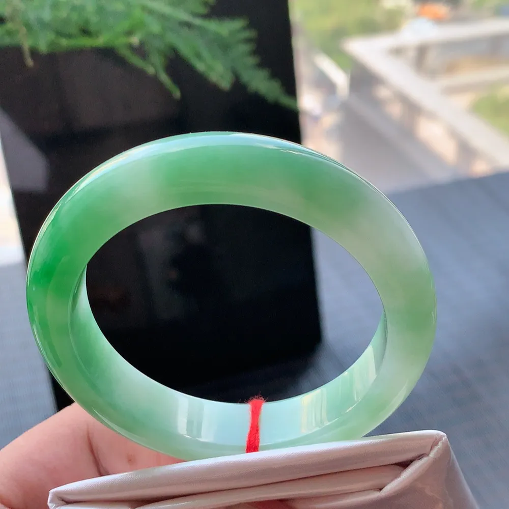 正圈冰糯阳绿 无瑕 尺寸:54.8/12.8/8.8 色好🥰🥰