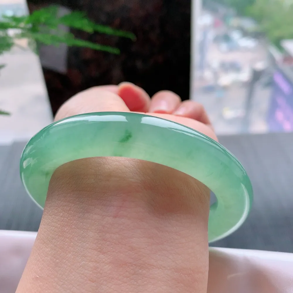 圆条满色高冰绿 无瑕 尺寸:56.1/12/11.8 种色俱佳