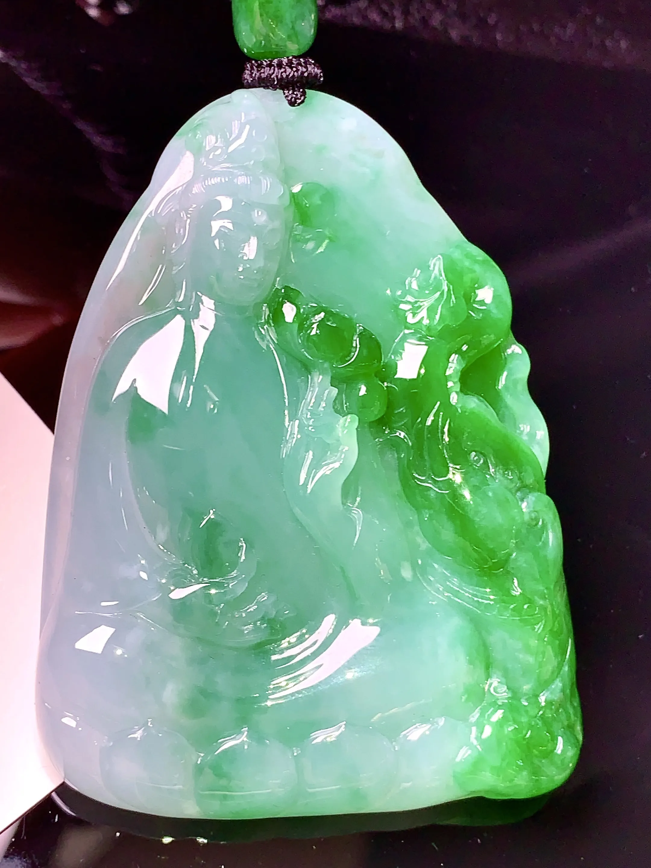 飘绿观音吊坠 玉质细腻 色泽清新艳丽 整体尺寸61*45.8*7.6