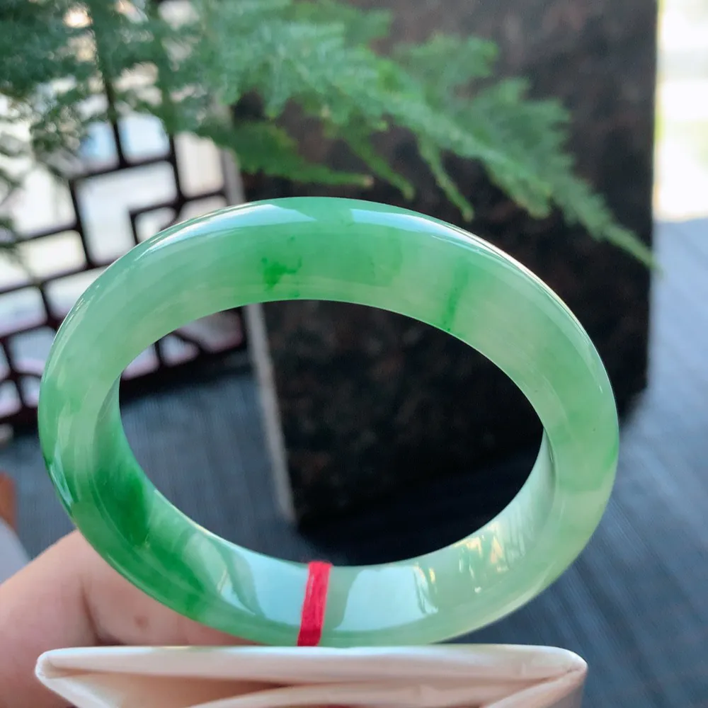 正圈一大节阳绿 无瑕 尺寸:57.1/12.8/8.3色好