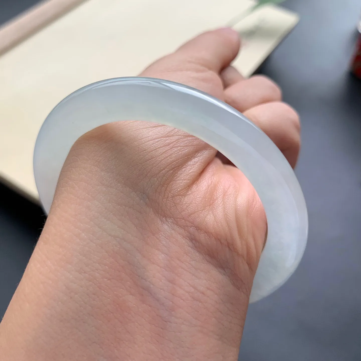 51.8圈口冰种圆条手镯 尺寸：51.8-6-8.5，无纹裂，水润透亮，胶感十足