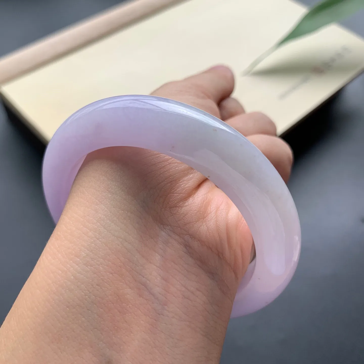 55圈口紫罗兰正圈手镯 尺寸：55-12-9.8，无纹裂，细腻光滑，色泽仙美