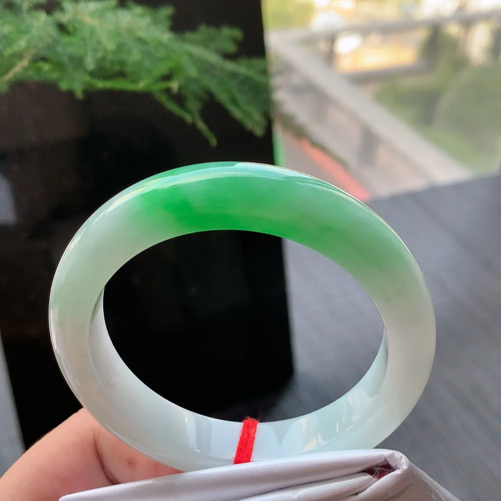 正圈冰糯阳绿 无瑕 尺寸:55.9/12.6/9 色好