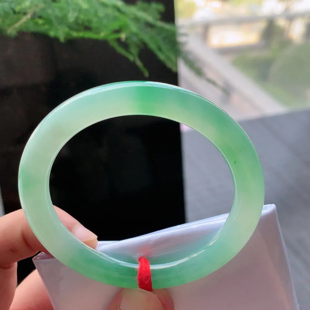 圆条高冰阳绿 无瑕 尺寸:54.1/8.2/8.6 种色俱佳🥰🥰