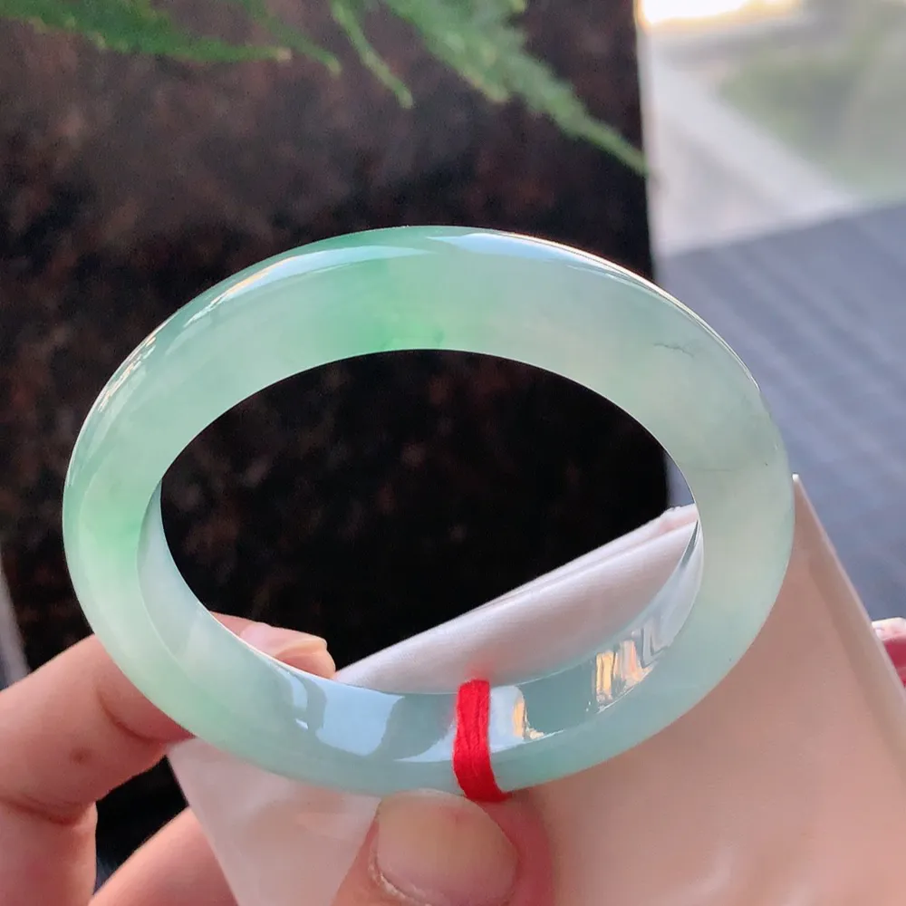 贵妃高冰阳绿 微皮纹 尺寸:56.1/48.1/11.5/8.2 种色兼备