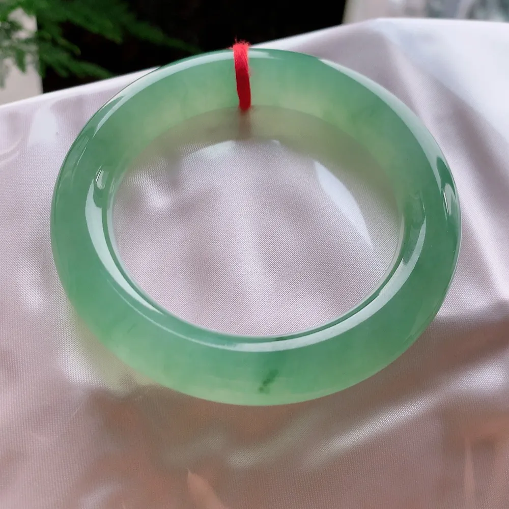 圆条满色高冰绿 无瑕 尺寸:56.1/12/11.8 种色俱佳