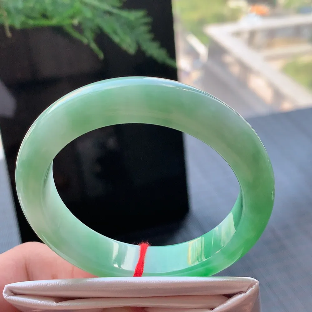 正圈冰糯阳绿 无瑕 尺寸:54.8/12.8/8.8 色好🥰🥰