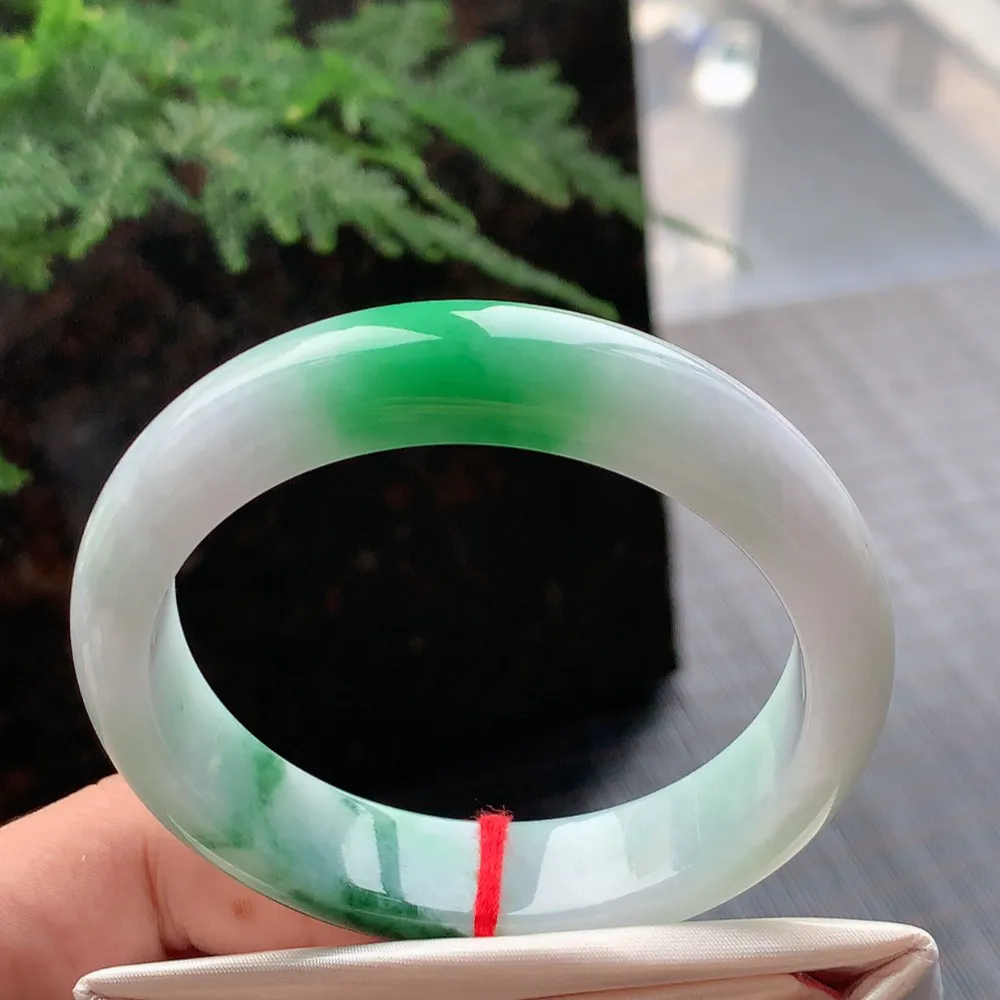 正圈冰糯阳绿 无瑕 尺寸:54.4/12.2/7.4 色好🥰🥰