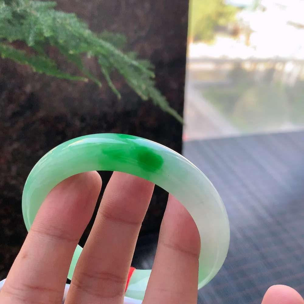 正圈白底青阳绿 无瑕 尺寸:55.4/12.5/8.6  色阳