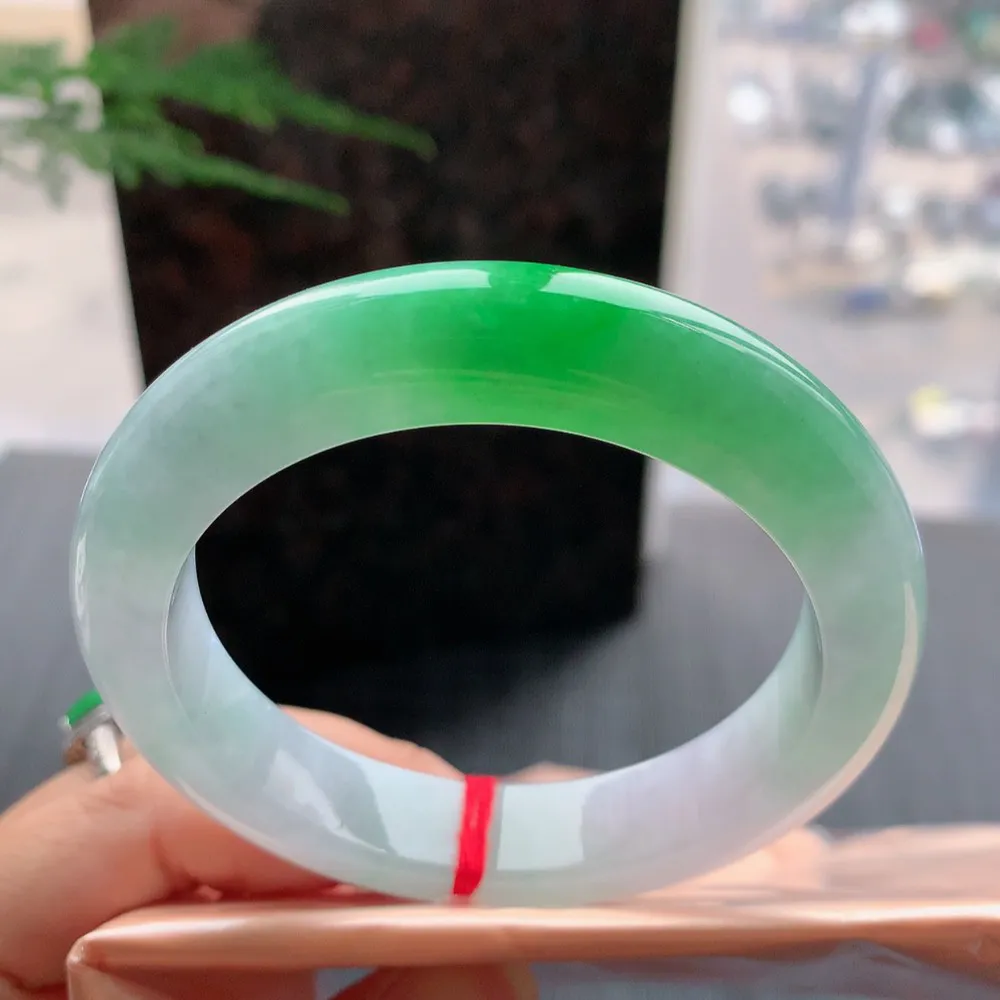 正圈冰阳绿 无瑕 尺寸:56.4/12.1/9.4 色好