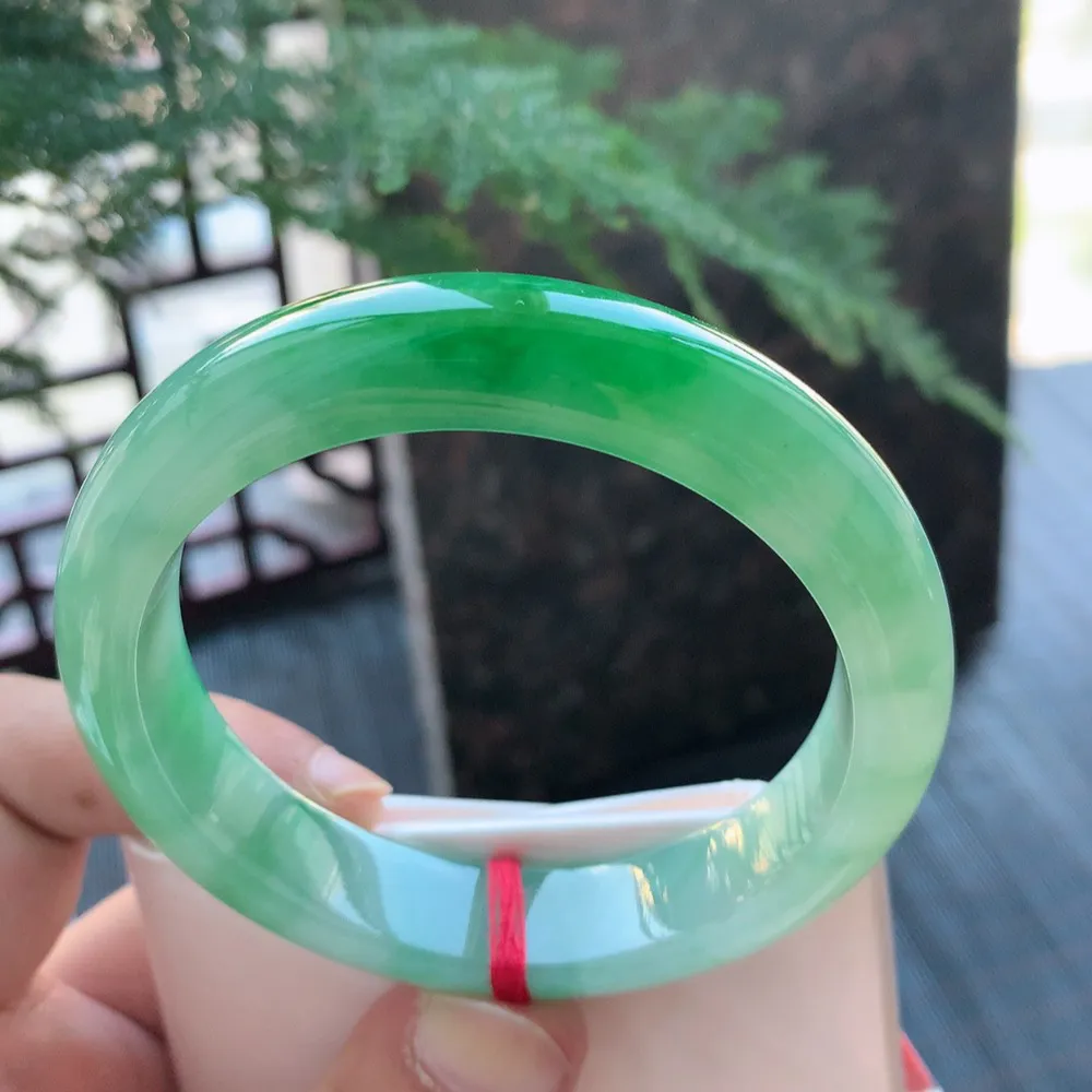 正圈一大节阳绿 无瑕 尺寸:57.1/12.8/8.3色好