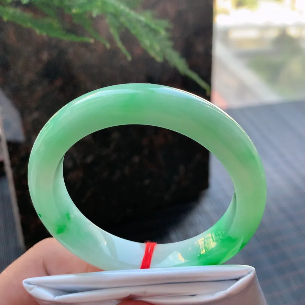 正圈白底青阳绿 无瑕 尺寸:55.4/12.5/8.6  色阳