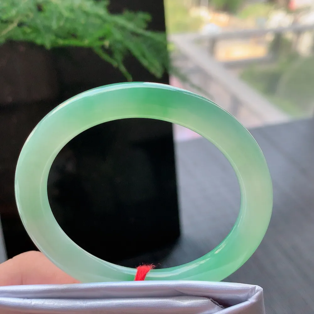 圆条高冰阳绿 无瑕 尺寸:54.1/8.2/8.6 种色俱佳🥰🥰