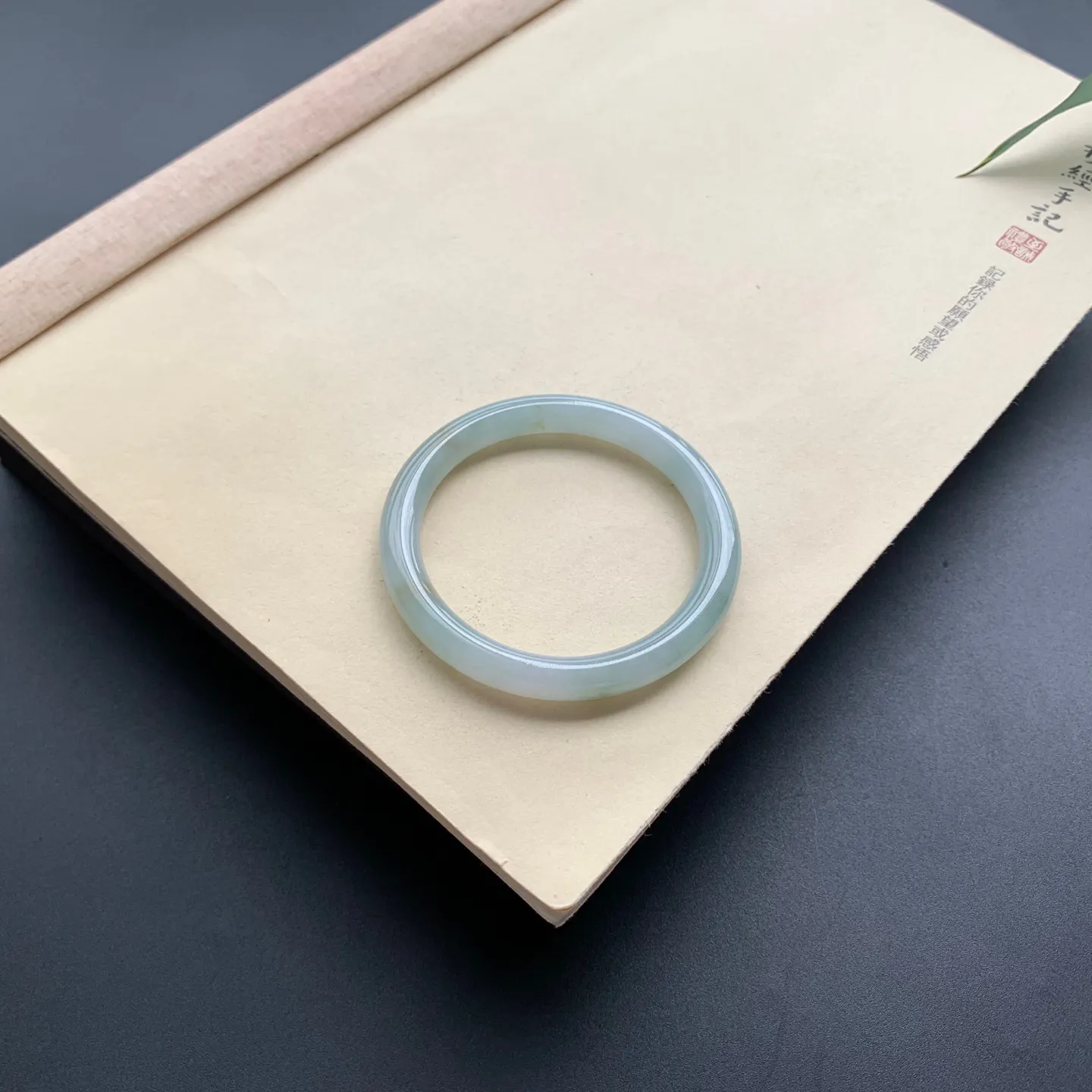 51.3圈口细糯圆条手镯 尺寸：51.3-7.3-7.8，无纹裂，细腻光滑，条形饱满