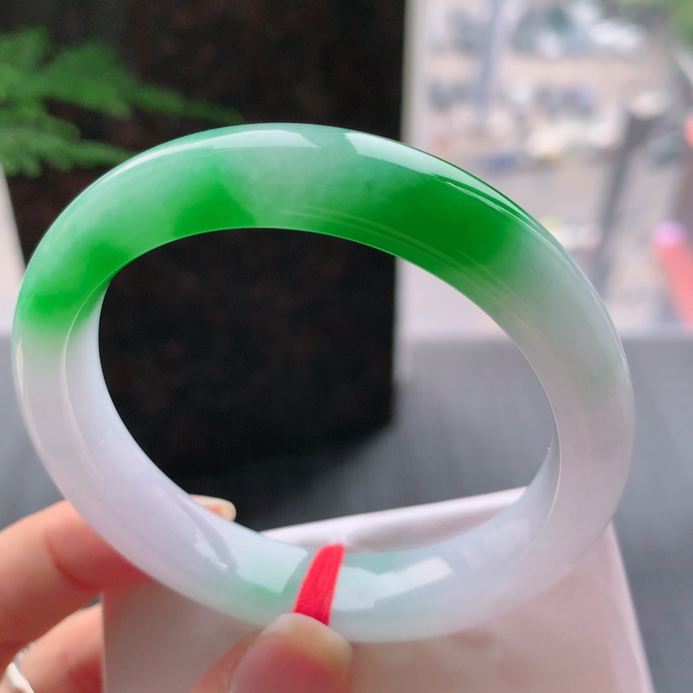 正圈一大节阳绿 无瑕 尺寸:54.2/11.7/8.4 色阳